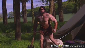 Brazzers Presents: アナルディルドで王様の嵐